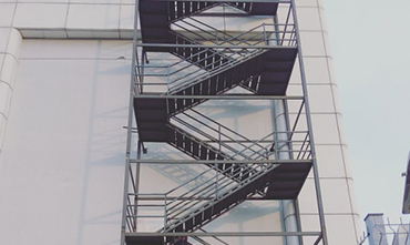 yangın merdiveni, z tipi yangın merdiveni, yönetmeliğe uygun yangın merdiveni, uygun yangın merdiveni, yuvarlak yangın merdiveni, acil çıkış merdiveni, gemici merdiveni, ges merdiveni, çatı çıkış merdiveni